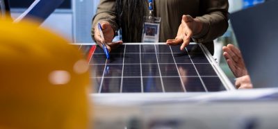¿Cómo cargar un coche eléctrico con placas solares? Guía práctica